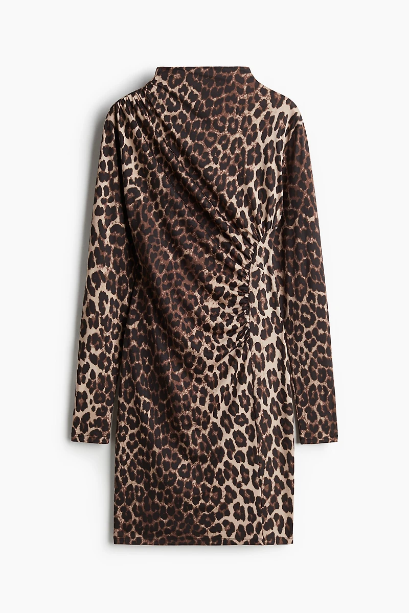 Robe moulante à effet drapé