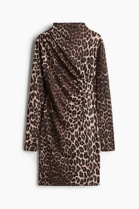 Robe moulante à effet drapé