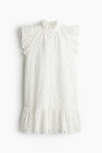 Robe en broderie anglaise