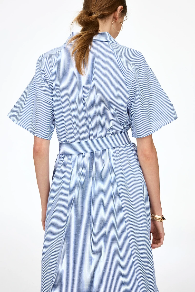 Robe chemise avec ceinture à nouer