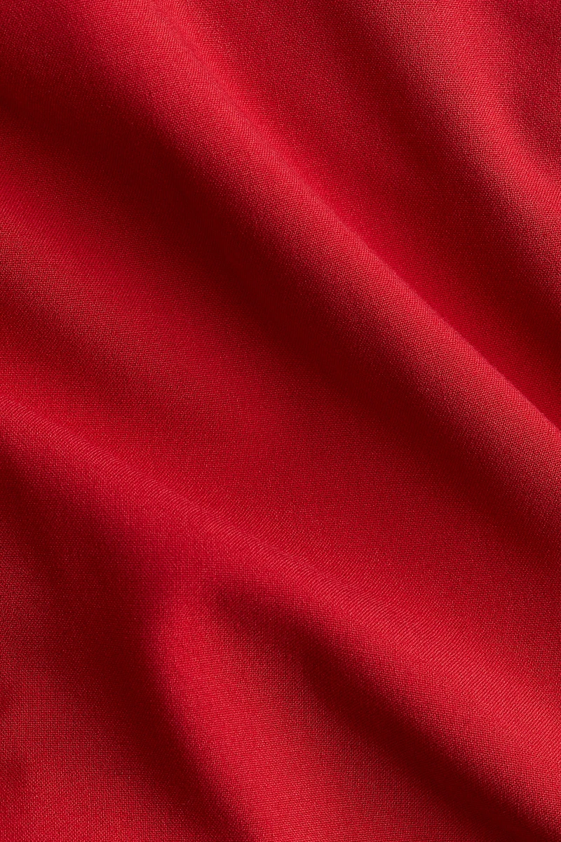 Robe asymétrique avec ceinture