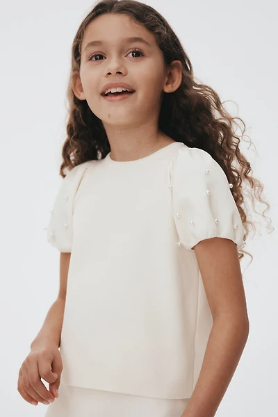 Haut en fin tricot avec perles de fantaisie