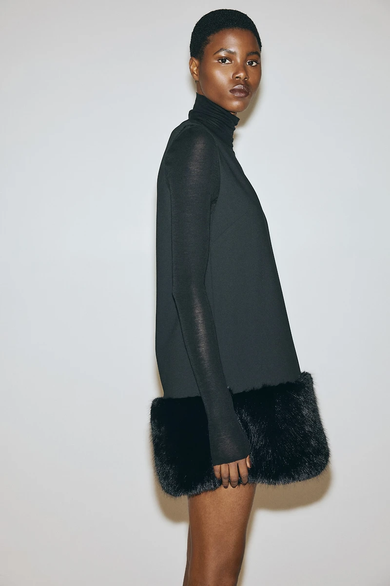 Robe droite avec encolure en V