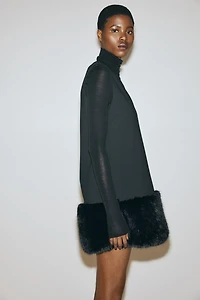 Robe droite avec encolure en V