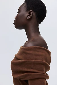 Chandail épaules nues