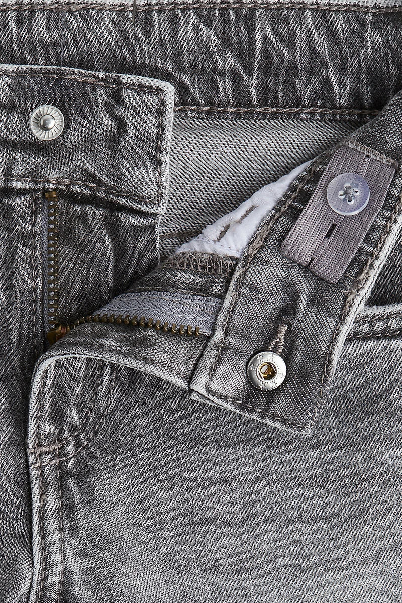 Jean évasé avec détails brodés