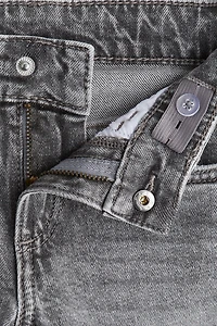 Jean évasé avec détails brodés