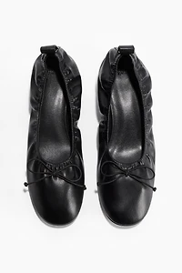 Bow-Front Pumps