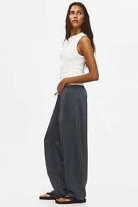 Pantalon en satin froissé