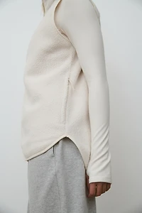 Regular-Fit Teddy Fleece Sports Vest