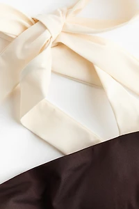 Haut de bikini coussiné avec bretelles à nouer