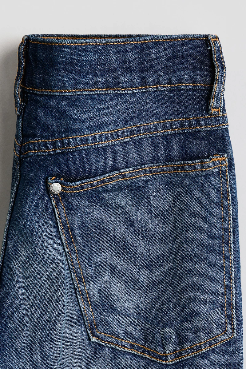 Relaxed Tapered Fit Jeans