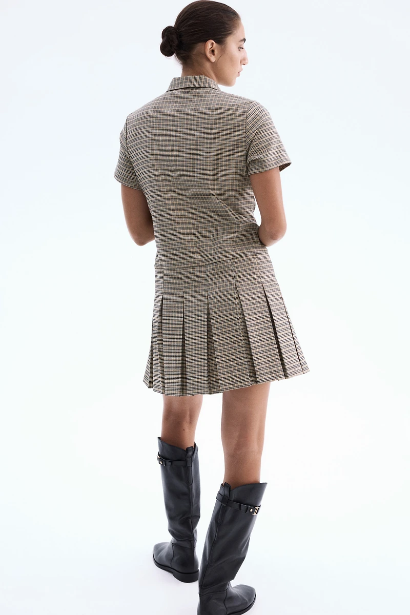 Robe avec jupe plissée