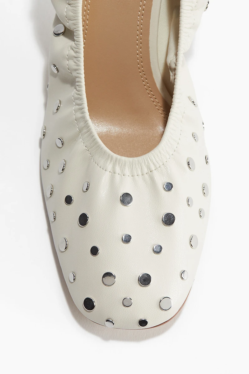 Escarpins cloutés façon ballerines