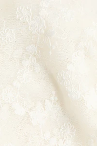 Foulard de hanches en filet brodé
