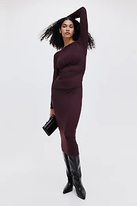 Robe moulante à effet drapé