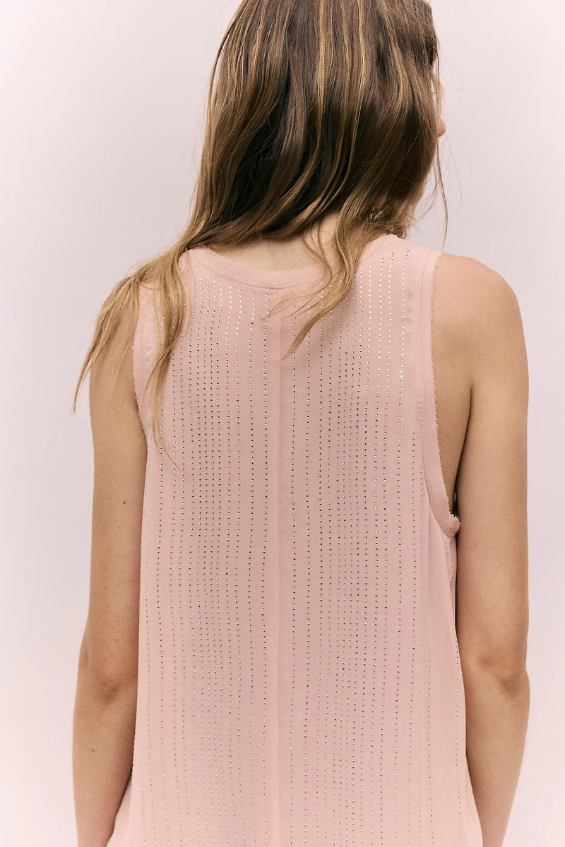 Robe en mousseline ornée de strass