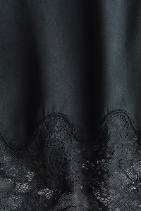 Pantalon de pyjama en satin avec dentelle