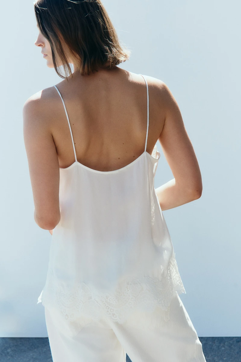Haut en viscose avec dentelle