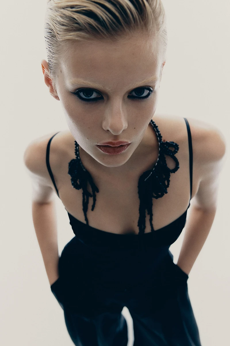 Collier asymétrique avec perles fantaisie
