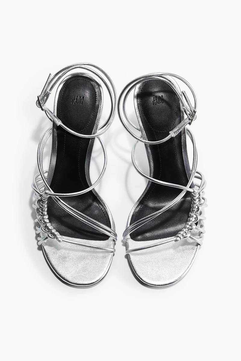 Sandales à talon avec brides fines