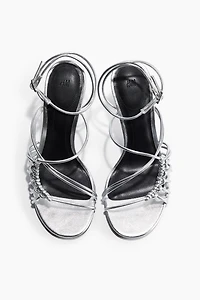 Sandales à talon avec brides fines