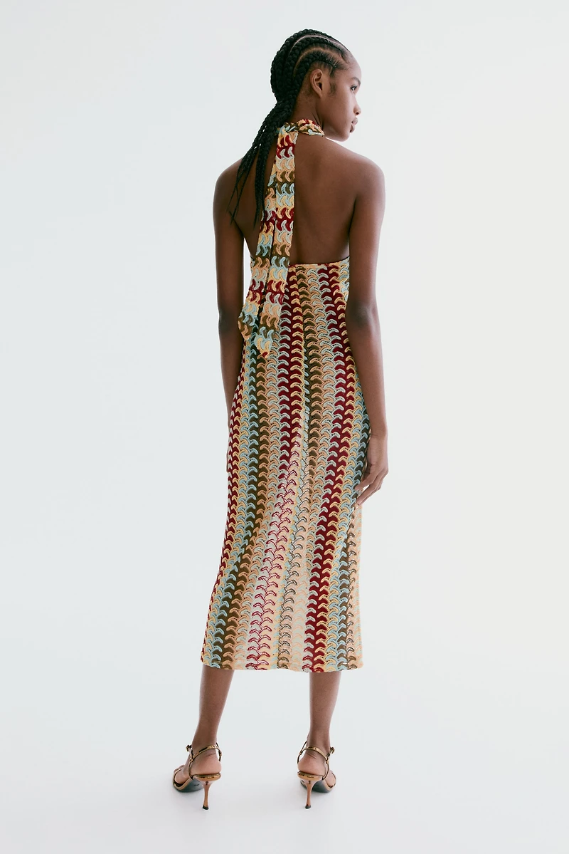 Robe bain-de-soleil à l’aspect crochet