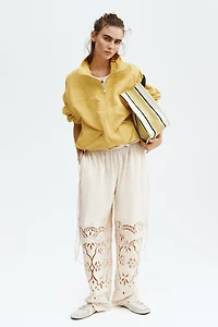 Pantalon à cordon avec broderie anglaise