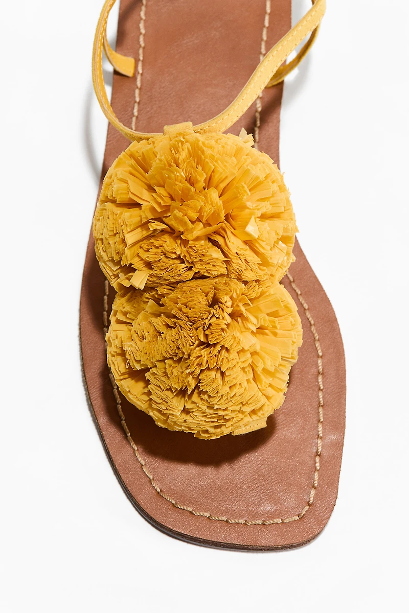 Sandales à brides fines avec appliqués