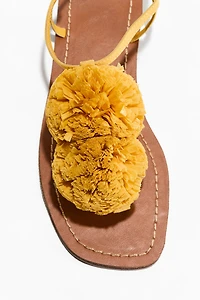 Sandales à brides fines avec appliqués