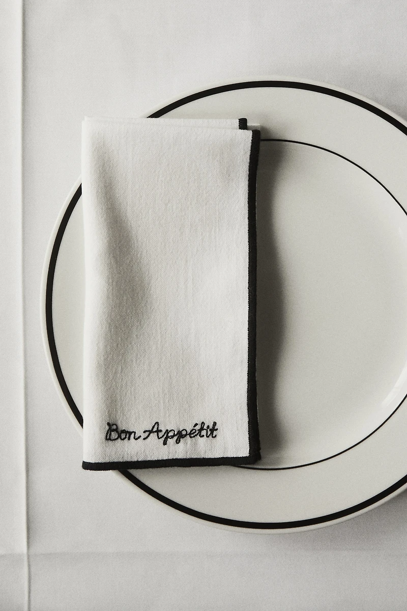 Lot de 2 grandes assiettes en porcelaine