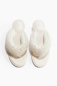 Sandales à talon avec perles de fantaisie