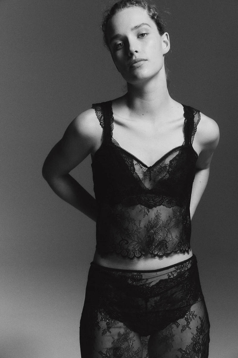 Haut court en dentelle