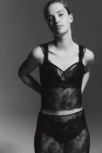 Haut court en dentelle