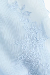 Robe de plage en mousseline brodée