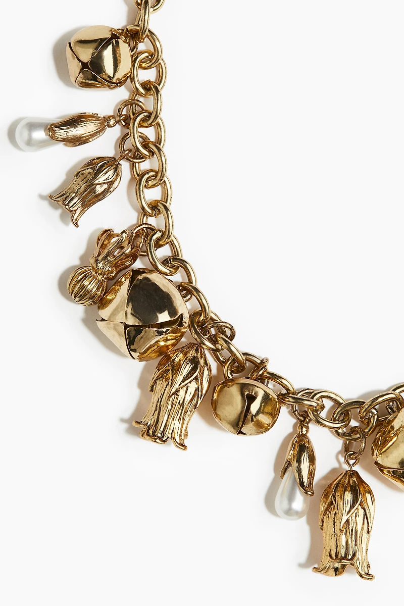 Collier avec breloques