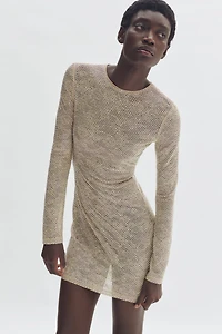 Minirobe ornementée en dentelle