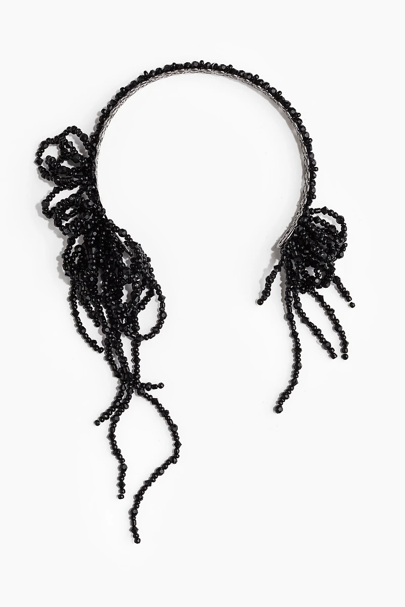 Collier asymétrique avec perles fantaisie