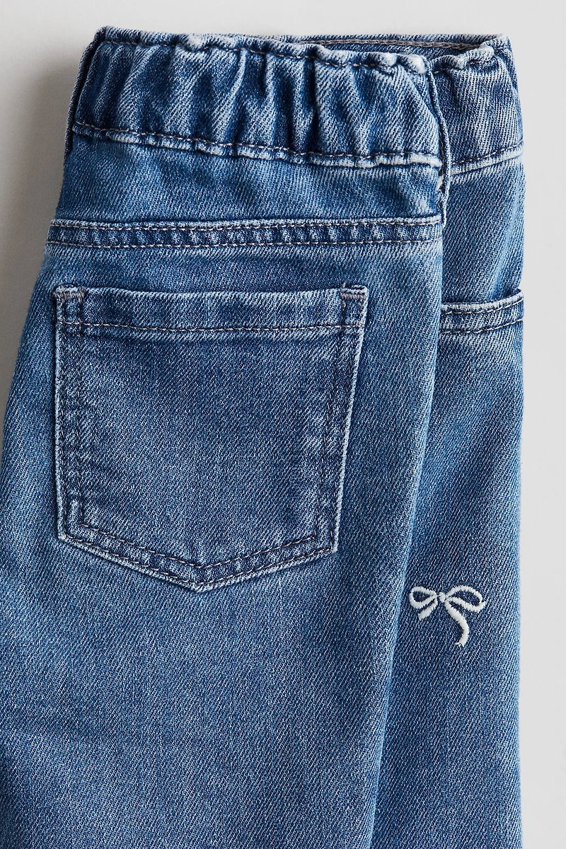 Jean avec détails brodés