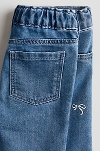 Jean avec détails brodés