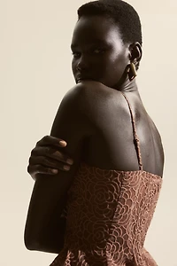 Robe brodée à bretelles fines