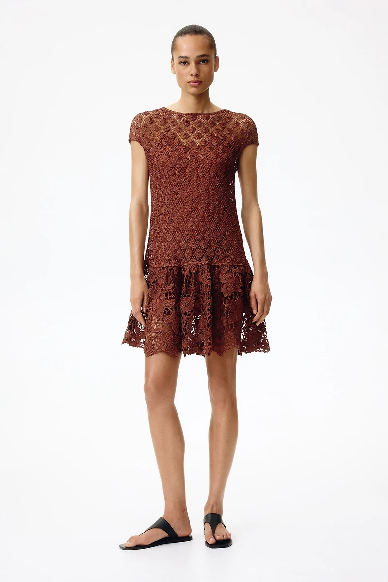 Robe d’aspect crochet avec jupe évasée