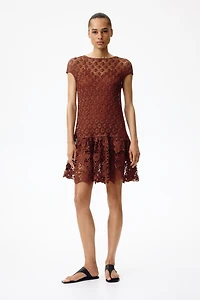 Robe d’aspect crochet avec jupe évasée
