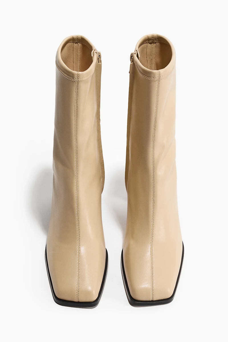 Bottines à talon moulé