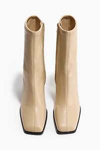 Bottines à talon moulé