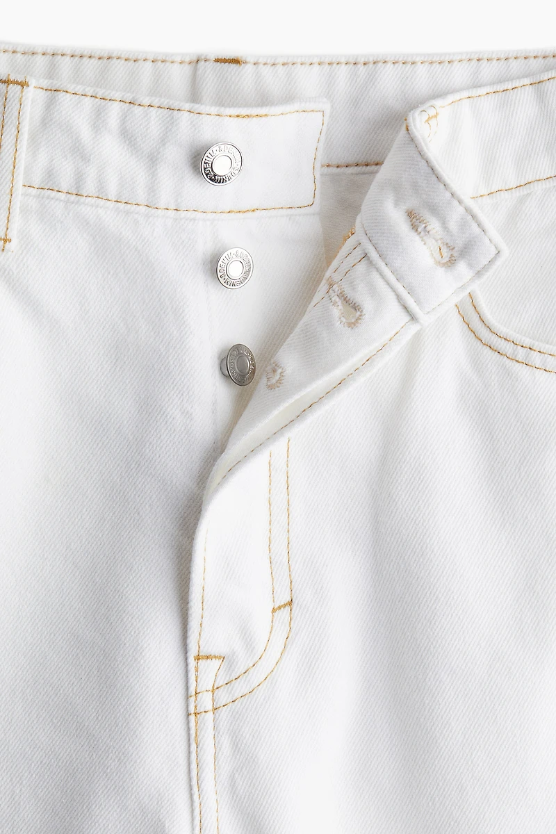 Short en denim haut du genou