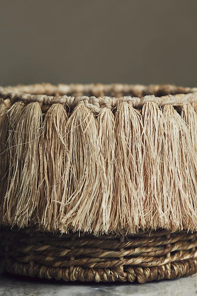 Small seagrass storage basket with tassels