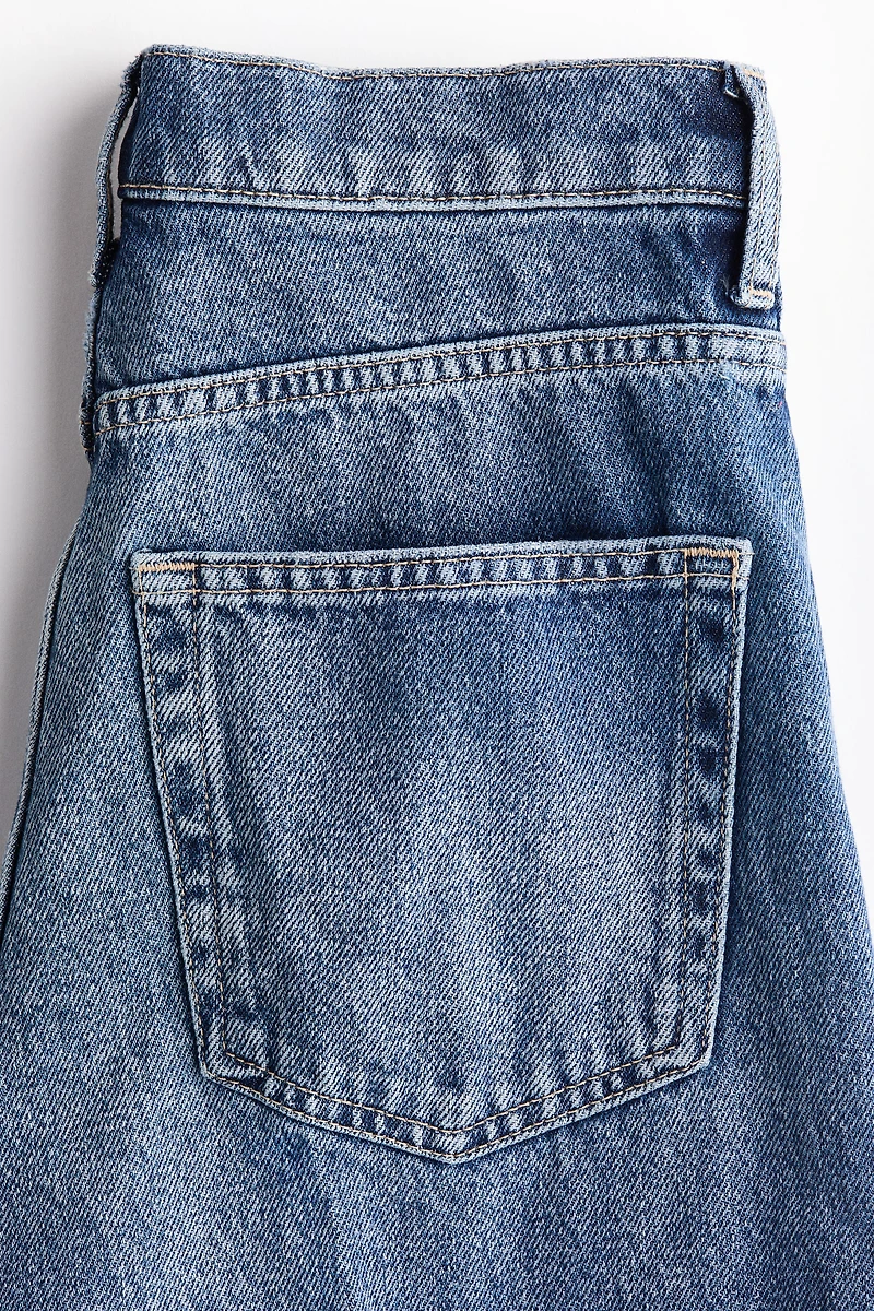 Jean tonneau en haut de la cheville