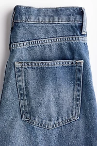 Jean tonneau en haut de la cheville