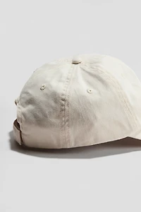 Casquette avec détail brodé